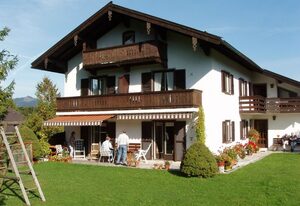 Haus Auracher – Ferienwohnung 38 qm, bis 2 Personen, 1 Schlafzimmer, Balkon, WLAN