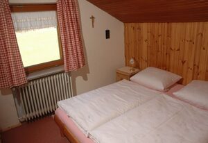 Haus Auracher – Ferienwohnung 38 qm, bis 2 Personen, 1 Schlafzimmer, Balkon, WLAN