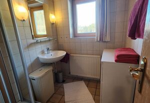 Haus Auracher – Ferienwohnung 38 qm, bis 2 Personen, 1 Schlafzimmer, Balkon, WLAN