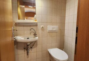 Haus Auracher – Ferienwohnung 38 qm, bis 2 Personen, 1 Schlafzimmer, Balkon, WLAN