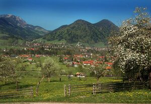 Am Badezentrum - Ferienwohnungen – Ferienwohnung 1 Rauschberg 60qm, Südbalkon, Küchenzeile, TV, WLAN, 2 Personen