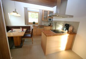 Haus Scheglmann inkl. Chiemgaukarte – Ferienwohnung 2, 40qm, Terrasse, Kochni., 1 Schlafzimmer, Wohnzimmer, max 2 P.
