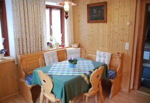 Gästehaus Stoanerhof – Doppelzimmer 2, Dusche/WC, Fön, Safe, WLAN, Kabel-TV, Nichtraucher