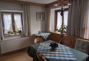 Gästehaus Stoanerhof – Doppelzimmer 2, Dusche/WC, Fön, Safe, WLAN, Kabel-TV, Nichtraucher
