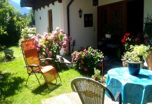Forsthaus Röthelmoos inkl. Chiemgaukarte – Ferienwohnung 55qm, Terrasse, Kochnische, 1 Schlafzimmer, Wohnzimmer, max 2 P.