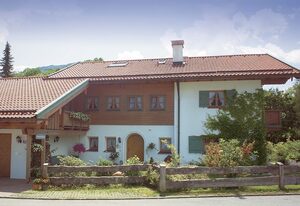 Haus Gstatter inkl. Chiemgaukarte – Ferienwohnung 67qm, Balkon, Küche, 1 Schlafzimmer, Wohnzimmer, max 2 Pers, WLAN