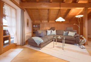 Haus Gstatter inkl. Chiemgaukarte – Ferienwohnung 67qm, Balkon, Küche, 1 Schlafzimmer, Wohnzimmer, max 2 Pers, WLAN