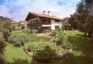 Haus Gstatter inkl. Chiemgaukarte – Ferienwohnung 67qm, Balkon, Küche, 1 Schlafzimmer, Wohnzimmer, max 2 Pers, WLAN