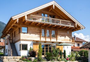 Chiemgauferienhaus – Ferienhaus 132 qm, 1-4 Personen, 2 sep. Schlafzimmer, Terrasse, Balkon, WLAN