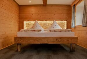 Ferienwohnung Hallweger inkl. Chiemgaukarte – Ferienwohnung 62qm, Terr., Küche, 2 Schlafzimmer, 1 Wohnschlafzimmer, max 4 P.