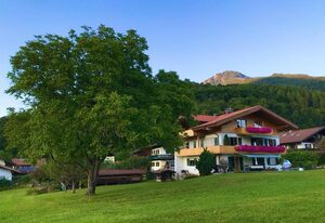 Ferienwohnung Am Nussbaum – Ferienwohnung 95 m² 5 Personen 2 Schlafzimmer Terrasse WLAN