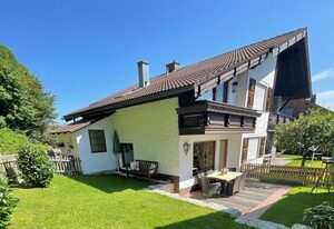Rehblick Waging – Ferienwohnung Rehblick, 65 qm, 2 Schlafzimmer, Balkon und Terrasse