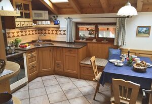 Ferienwohnung Brandstetter – Ferienwohnung 75 qm, für 4 Personen mit Kachelofen und Balkon