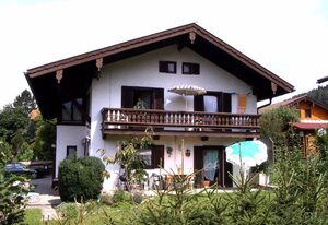 Haus Berggruß inkl. Chiemgaukarte – Ferienwohnung 38qm, Balkon, Kochnische, 1 Schlafzimmer, WLAN, keine Haustiere