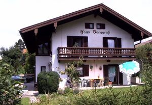 Haus Berggruß inkl. Chiemgaukarte – Ferienwohnung 38qm, Balkon, Kochnische, 1 Schlafzimmer, WLAN, keine Haustiere