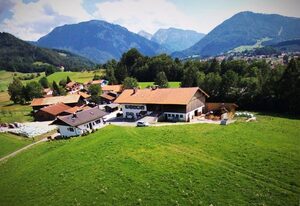 Matheishof inkl. Chiemgaukarte – Nr. 3 Ferienwohnung Sunnseitn 45qm, Balkon, 1 Schlafzimmer, 1 Wohnzimmer