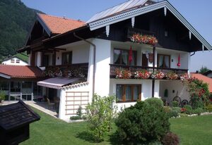 Ferienwohnungen Schweiger inkl. Chiemgaukarte – Ferienwohnung Hochfelln 72 qm, Balkon , Küche, 2 Schlafzimmer, 2 Bäder, max. 4 Pers, WLAN