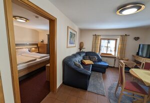 Ferienwohnungen Central  inkl. Chiemgaukarte – Ferienwohnung Jodlschmid, 50qm, Balk., Küche, 1 Schlaf- u. 1 Wohn-/Schlafz., WLAN