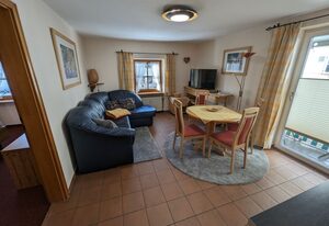 Ferienwohnungen Central  inkl. Chiemgaukarte – Ferienwohnung Jodlschmid, 50qm, Balk., Küche, 1 Schlaf- u. 1 Wohn-/Schlafz., WLAN