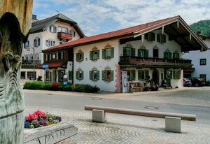 Ferienwohnungen Central  inkl. Chiemgaukarte – Ferienwohnung Jodlschmid, 50qm, Balk., Küche, 1 Schlaf- u. 1 Wohn-/Schlafz., WLAN