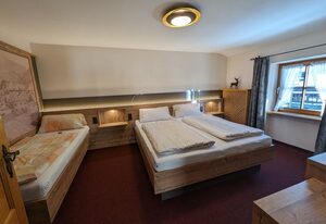 Ferienwohnungen Central  inkl. Chiemgaukarte – Ferienwohnung Jodlschmid, 50qm, Balk., Küche, 1 Schlaf- u. 1 Wohn-/Schlafz., WLAN