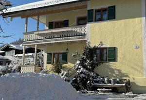 Ferienwohnung Burghartswieser inkl. Chiemgaukarte – Ferienwohnung 70qm, Balkon, Carport, Küche, 2 Schlafzimmer u. Wohnzimmer, 4 Pers