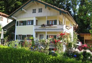 Ferienwohnung Burghartswieser inkl. Chiemgaukarte – Ferienwohnung 70qm, Balkon, Carport, Küche, 2 Schlafzimmer u. Wohnzimmer, 4 Pers