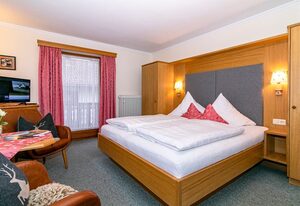 Ferienhaus Ostara inkl. Chiemgaukarte – Ferienhaus 200qm, 6 Schlafzimmer m. Dusche WC, Wohnzimmer, Küche, max. 16 Pers.