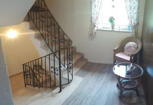 Landhaus Hochgern – Ferienwohnung Kampenwand, 48 m², 2 Personen, Wohn- u. Schlafzimmer, Küche, Bad, Balkon, WLAN