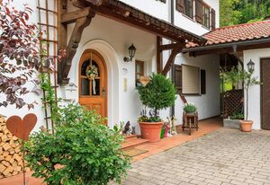 Ferienwohnung Klöpping inkl. Chiemgaukarte – Ferienwohnung 54qm, Balkon, Küche, 1 Schlafzimmer, Wohnzimmer, max. 2 Personen