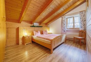 Ferienwohnung Klöpping inkl. Chiemgaukarte – Ferienwohnung 54qm, Balkon, Küche, 1 Schlafzimmer, Wohnzimmer, max. 2 Personen
