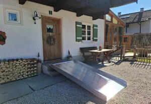 Ferienhaus Keramik-Alm mit Garten und Sauna – Ferienhaus für 1 bis 7 Personen, 3 Schlafzimmer, Wohnzimmer, Küche mit Wintergarten, Dusche/WC, WLAN