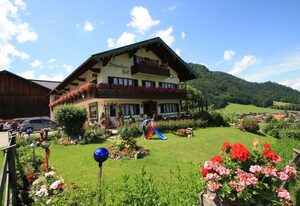 Schneider-Hof inkl. Chiemgaukarte – Nr. 1 Doppelzimmer mit Dusche und WC, TV, WLAN