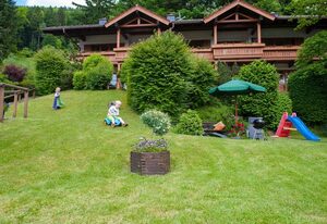Am Sonnenhang inkl. Chiemgaukarte – Ferienwohnung 3/1165, 80qm, Terr., Küche, 2 Schlaf-und 1 Wohnzi., max 4 P. WLAN