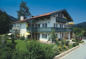 Ferienwohnungen Mayer inkl. Chiemgaukarte – Ferienwohnung Kienberg 40qm, Balkon, Küchenzeile, Schlafzimmer, Wohnzimmer, WLAN