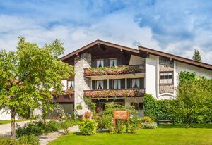 Ferienwohnungen Helga Mayer inkl. Chiemgaukarte – Appartement  Kirchberg 32qm, Balkon, Kochnische, 1 Wohnschlafzimmer, Nr. 3 WLAN