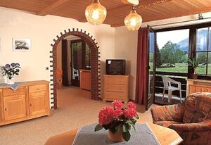Ferienwohnung Kittsteiner inkl. Chiemgaukarte – Ferienwohnung 103qm, Balkon, Küche, 2 Schlafzimmer, 1 Wohnzimmer, WLAN, 4 Pers