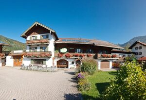 Ferienwohnungen Gastager inkl. Chiemgaukarte – III, Ferienwohnung Unternberg 46qm, Balkon, Kochnische, 2 Schlafzimmer, 1 Wohnz.