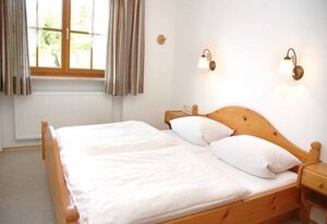 Leiterhof inkl. Chiemgaukarte – Ferienwohnung Vroni 50qm, Balkon, Küche, 1 Schlafzimmer, Wohzimmer, max 2 Pers.