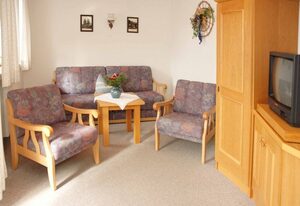 Leiterhof inkl. Chiemgaukarte – Ferienwohnung Vroni 50qm, Balkon, Küche, 1 Schlafzimmer, Wohzimmer, max 2 Pers.