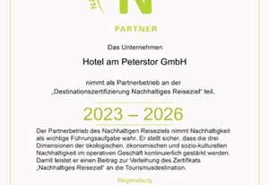 Hotel Am Peterstor – Doppelzimmer mit großem Flatscreen