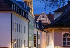 Hotel Am Peterstor – Doppelzimmer mit großem Flatscreen