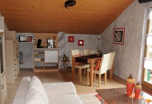 Ferienwohnung Lanzinger inkl. Chiemgaukarte – Fewo 36qm, erweiterbar auf 76 qm, Balkon, 1 oder 2 Schlafzimmer, 1 Wohnzimmer