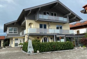 Ferienwohnung Panorama inkl. Chiemgaukarte – Ferienwohnung Panorama 48qm, Balkon, 1 Schlafz., Wohnschlafzi., Küchenz., WLAN
