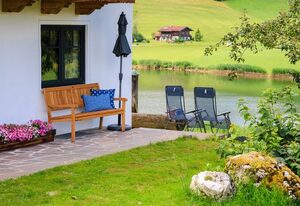 Ferienhaus Froschsee inkl. Chiemgaukarte – Ferienhaus bis 10 Personen 165 qm mit Balkon, Terrasse und 5 Schlafzimmern