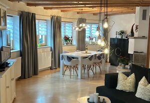 Haus Holly inkl. Chiemgaukarte – Ferienhaus 80qm, Terrasse, 2 Schlafzimmer, Wohnzimmer, WLAN, TV, max. 4Personen