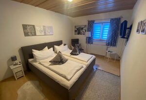 Haus Holly inkl. Chiemgaukarte – Ferienhaus 80qm, Terrasse, 2 Schlafzimmer, Wohnzimmer, WLAN, TV, max. 4Personen