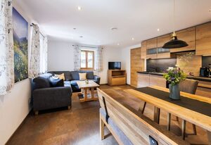 Ferienwohnung Schuhbeck inkl. Chiemgaukarte – Ferienwohnung 60qm, Terrasse, Küchenzeile, 2 Schlafzimmer, Wohnzimmer, 4 Pers.