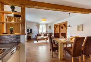 Ferienwohnung Adlerhügel inkl. Chiemgaukarte – Ferienwohnung 83 qm, Terrasse, 2 Schlafz., Wohnzi., Kochni., WLAN, max. 4 P.