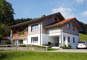 Ferienwohnung Adlerhügel inkl. Chiemgaukarte – Ferienwohnung 83 qm, Terrasse, 2 Schlafz., Wohnzi., Kochni., WLAN, max. 4 P.